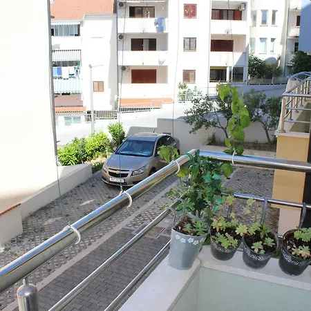 Nely Apartment